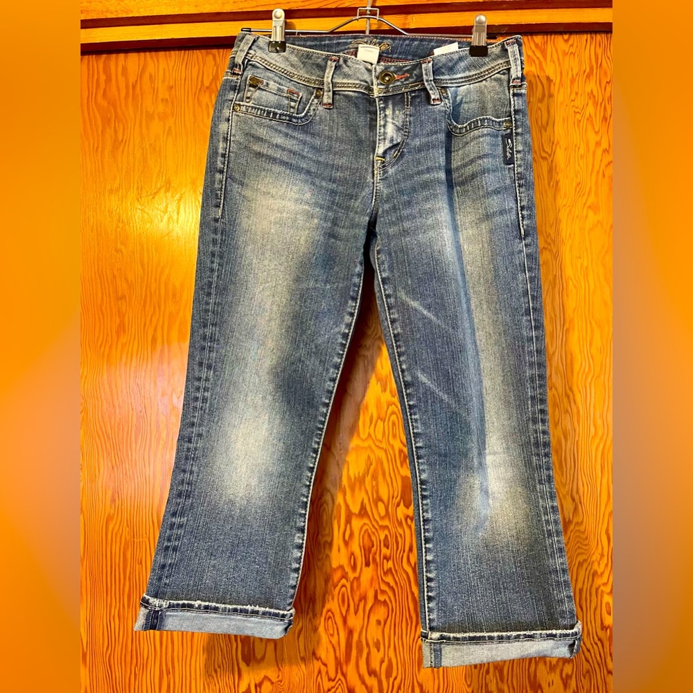 Silver Jeans Akko Capri Medium Wash